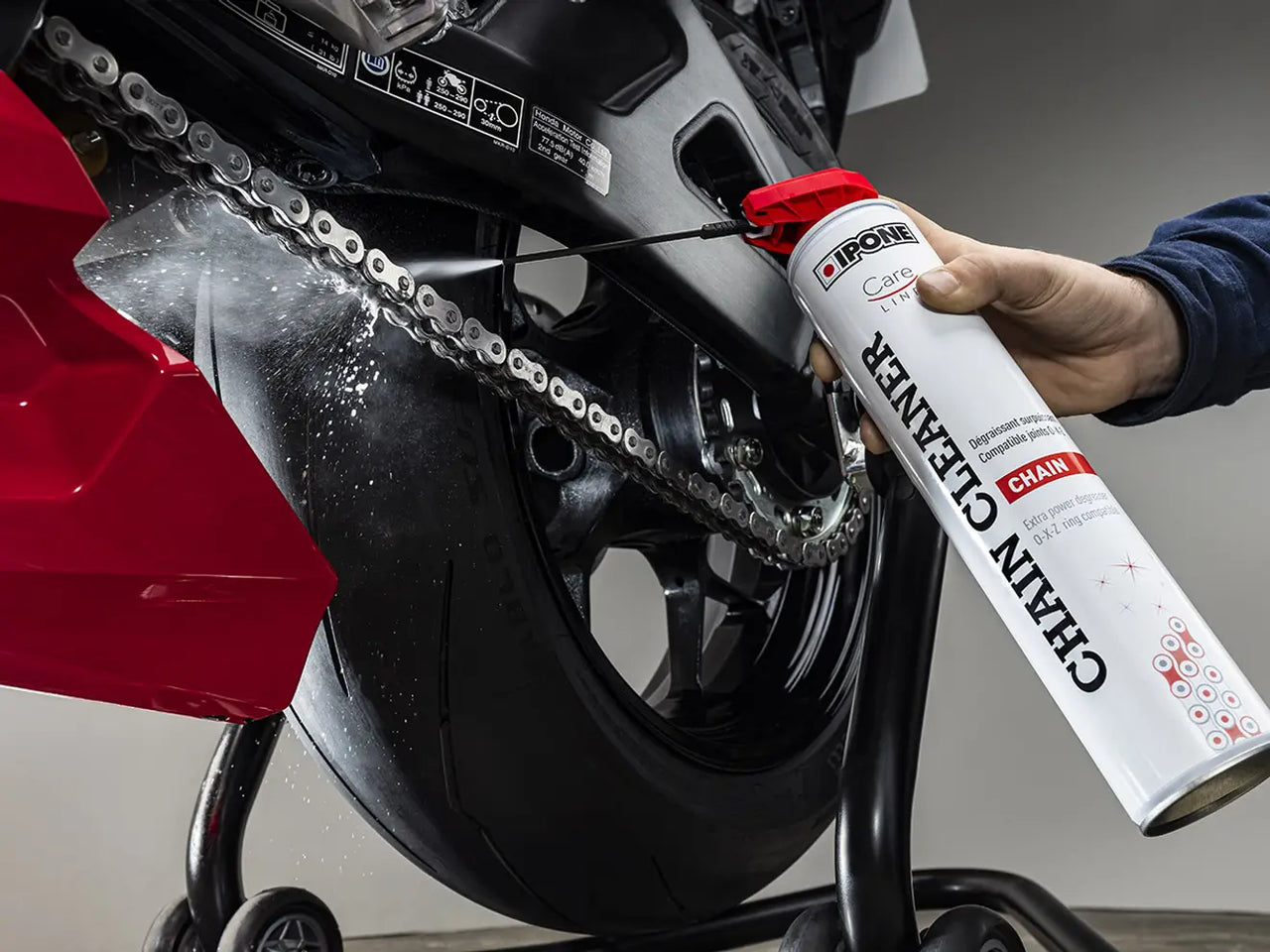 how-to-remove-all-greases-and-dirt-from-motorcycle-chain-Powerful-chain-degreaser-chain-cleaner-price-dubai-uae-best-price-CHAIN CLEANER-cleans-all-types-of-motorcycle-chains-Authorized-Ipone-motorcycle-products